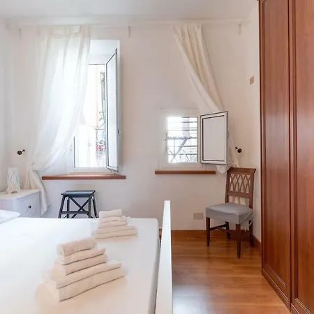 Lägenhet Trevi White