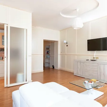 Apartment Trevi White Rome